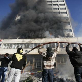 Incendian sede presidencial en Bosnia