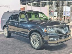 Lincoln. Navigator 2015.  /