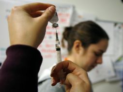 Persona vacunándose contra la influenza. ARCHIVO /