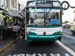 Entre los motivos de queja destaca que el chofer no se detiene para subir el pasaje cuando los usuarios solicitan la parada. ARCHIVO /