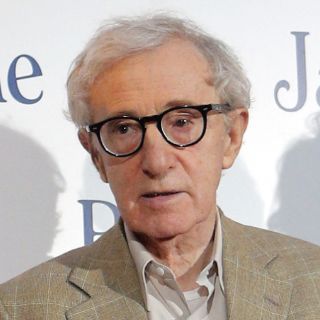 Woody Allen fustiga a Mia Farrow por acusaciones de abuso sexual