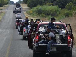 Los grupos de autodefensas tiene contemplado buscar y detener a integrantes del crimen organizado al interior de casas. ARCHIVO /