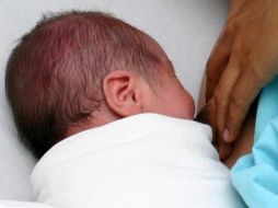 Lo idóneo es dar lactancia materna al niño mínimo hasta los seis meses de vida, indica Gabriela Sánchez Carrillo, pediatra del IMSS. ARCHIVO /