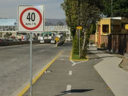 En la vía se encuentran puestos los tornillos de la base y las mangueras del cableado.  /