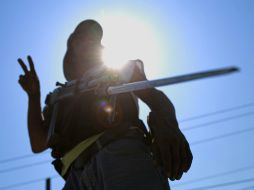 Elementos de autodefensa incluyen filtros a la entrada de Apatzingán junto con elementos federales y estatales. SUN /