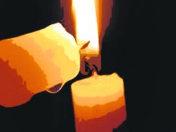 El que ha tenido la gracia de recibir el sacramento del bautismo pasa de las tinieblas a la luz .  /