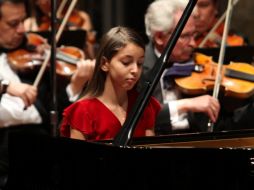 'Tengo la responsabilidad de practicar todos los días cuatro horas', dice la niña. ARCHIVO /