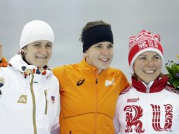 Wust (c), Graf (d) y Sablikova, las mejores de la prueba y del mundo. AFP /