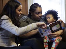 El programa voluntario espera ayudar a dos mil familias para mediados del 2016. AP /