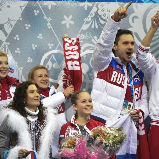 Rusia gana el primer lugar en patinaje artístico por equipos