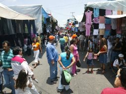 El tianguis de Santa Tere, se instala por las calles de Andrés Terán y Ramos Millán y desde Angulo hasta Juan Álvarez ARCHIVO /