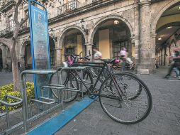 Pese al mal estado en que se encuentra, la infraestructura para ciclistas es aprovechada cada día.  /