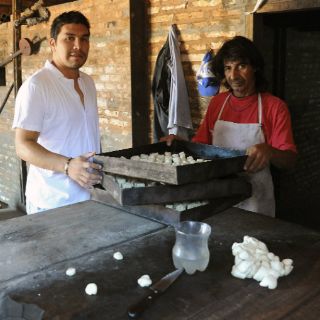 Salvador Cabañas ahora vende pan en Paraguay