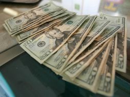 Banco Base estima que el tipo de cambio cotice este día entre 13.26 y 13.34 pesos por dólar. ARCHIVO /