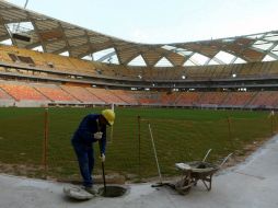 En total siete obreros han muerto en trabajos relacionados con el Mundial. ARCHIVO /