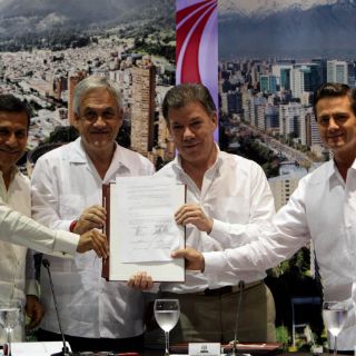 Mandatarios firman acuerdo en Alianza del Pacífico