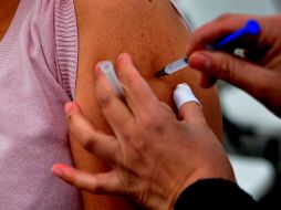 La vacuna tiene entre 50 y 90% de efectividad para evitar una muerte por influenza. ARCHIVO /