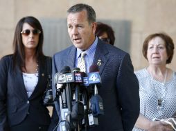 Bob Heyer, primo del fallecido Brian Terry, habla en conferencia de prensa luego de la sentencia a Osorio Arellanes. AP /