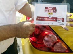 Los Taxis Seguros cuentan con distintivos de seguridad. ARCHIVO /