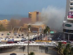 Al lugar del siniestro se trasladan cuerpos de emergencia, protección civil, bomberos y policías estatales. TOMADA DE @POriwey  /