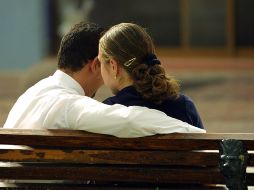 Los casados o en pareja durante 10 años o menos tienen diferentes hábitos digitales. ARCHIVO /