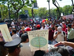 Los maestros analizan si instalan su plantón en la Plaza de la Liberación.  /