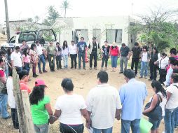 Rezo colectivo. Por la mañana de ayer, familiares y amigos de Goyo se manifestaron en Coatzacoalcos. AFP /
