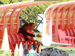 En la imagen el ex jugador Francisco Palencia y el jugador del Guadalajara, Gerardo Rodríguez.  /