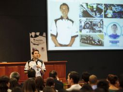 El padrino del programa Pilotos por la Seguridad Vial, Luis 'Chapulín' Díaz, se presentó ante unos doscientos alumnos del CUCEA.  /