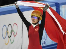 Esta es la primer medalla dorada para China en los Juegos de Invierno 2014. AP /