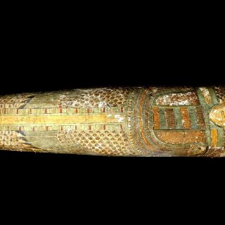 Descubren sarcófago con una momia en el sur de Egipto