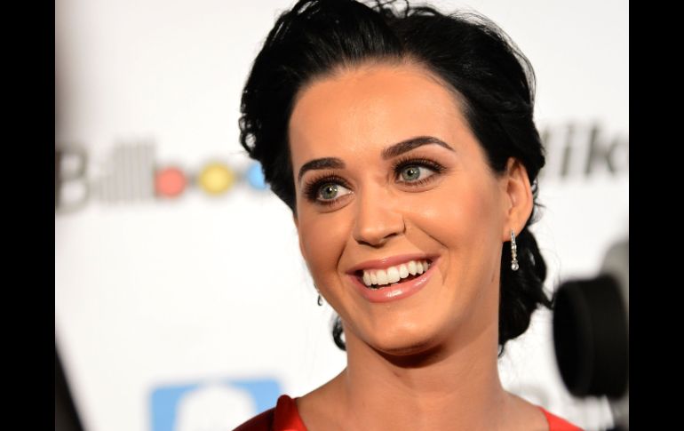 Katy Perry acudió después del Super Bowl a un club a divertirse con varias ''strippers''. ARCHIVO /