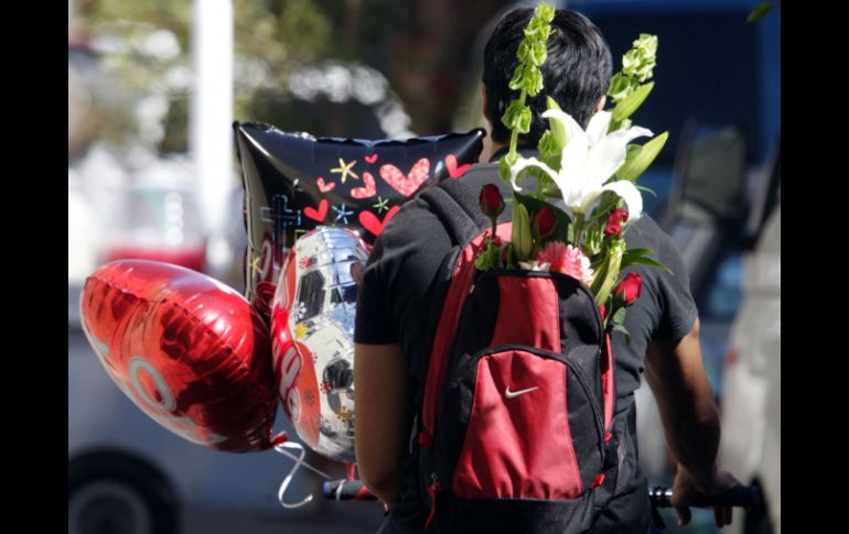 La encuesta muestra que ocho de cada de 10 personas darán regalos en el día del amor y la amistad. ARCHIVO /