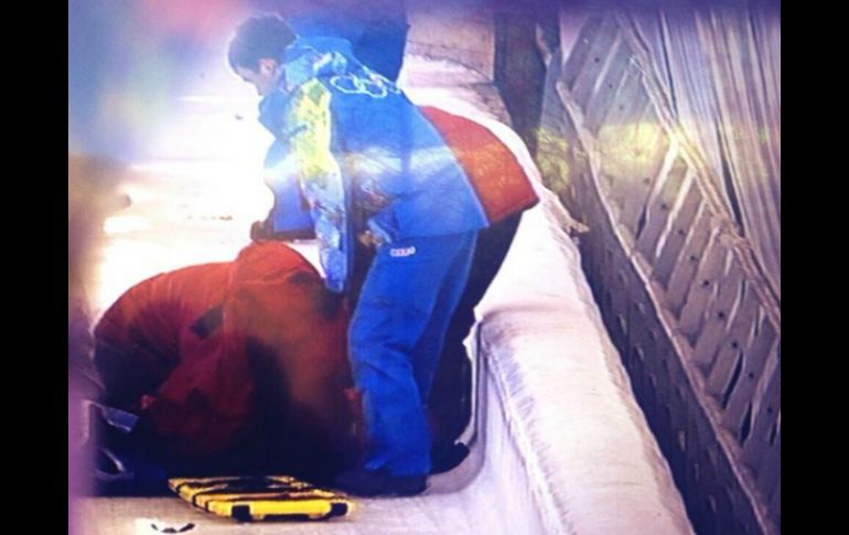 El trabajador fue arrollado por un trineo al final de la pista. Twitter: @StacyStClair. ESPECIAL /