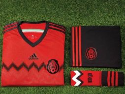 Como pequeño detalle, los colores de la Bandera Nacional se encuentran en la parte interior del jersey, con la palabra ''México''. ESPECIAL /