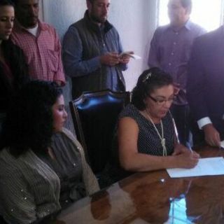 Firman primer contrato de Libre Convivencia