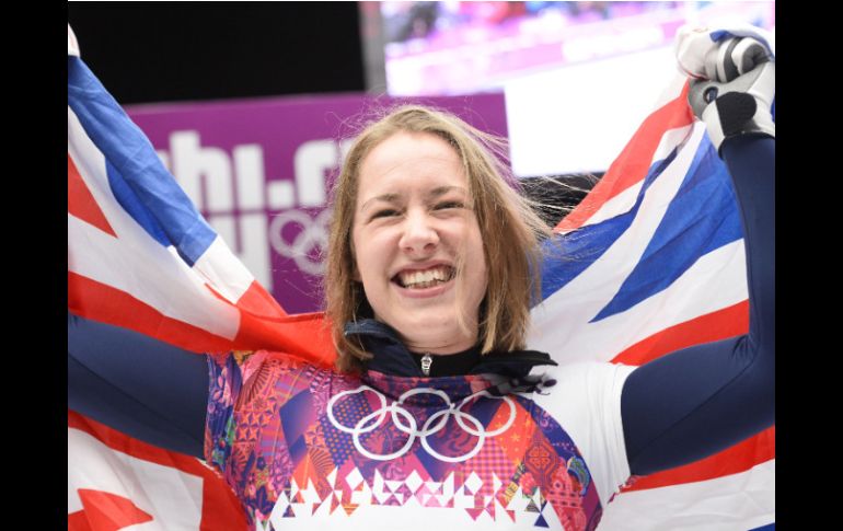 Elizabeth Yarnold celebra su triunfo durante la ceremonia de entrega de medallas. AFP /
