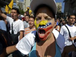 En la imagen, estudiantes manifestándose en Venezuela. AFP /