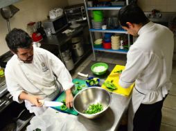 En Canica preparan los platillos para los niños enfermos y sus papás.  /