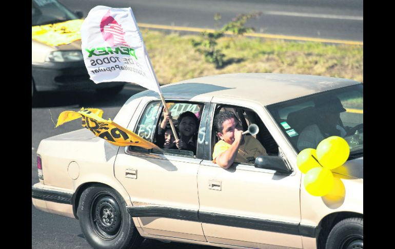 Los perredistas hacen una de sus últimas luchas para revertir la aprobación de la reforma energética.  /