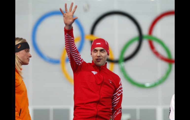 El polaco Zbigniew Brodka recibe el galardón. AP /