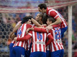 Raúl García marca a los dos minutos, Diego Costa amplía a los cuatro y el uruguayo Diego Godín (74) cierra la cuenta. AFP /