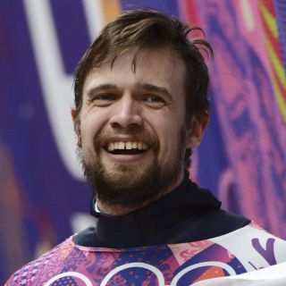 Alexander Tretaikov gana título en 'skeleton'