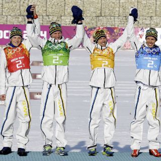 Suecia gana relevo 4x10 masculino de esquí de fondo