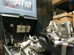 Un grupo de hombres se apoderaron del efectivo un cajero automático, instalado en un centro universitario. ARCHIVO /