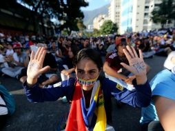 Manifestantes venezolanos piden paz ante los últimos actos de violencia en la región. AP /
