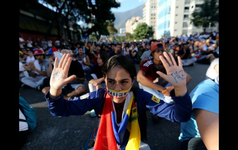 Manifestantes venezolanos piden paz ante los últimos actos de violencia en la región. AP /