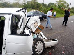 La carretera que comunica al Edomex con el DF y Morelos estuvo cerrada por el retiro de los cuerpos. TOMADA DE @CrisIxtapaluca  /
