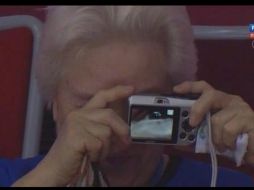 En la cámara de la mujer se puede apreciar su ojo. Tomada de @bryanwx  /