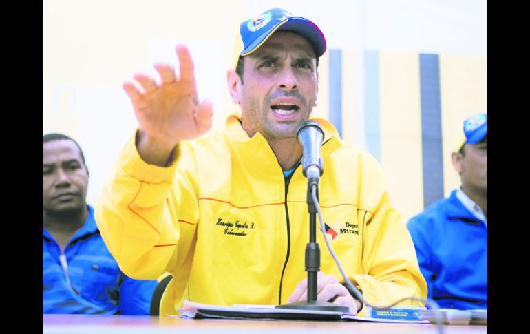 DARDO AL GOBIERNO. Henrique Capriles señala que el presidente Maduro ensucia las manifestaciones con infiltrados. EFE /